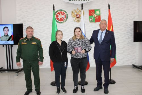Зәйдә махсус хәрби операциядә һәлак булган геройларның гаиләләренә дәүләт бүләкләре тапшырылды