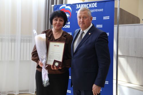 Зәйдә җирле үзидарә хезмәткәрләрен хөрмәтләделәр