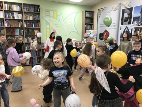 В Заинске прошла «Библионочь-2026» с квестом и хороводом дружбы
