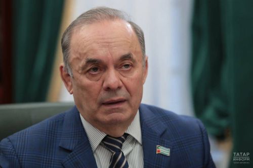 Экзам Губайдуллин поздравил муниципальных служащих Татарстана с праздником