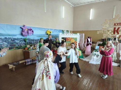 Район мәдәният йортында укучылар өчен татар мәдәнияте көне узды