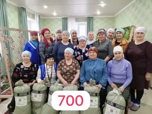 Аксарда хатын-кызлар 700нче маскировка челтәре үргән