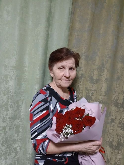Миннезалия Хайруллина на протяжении 24 лет наводила чистоту в Светлоозерской школе