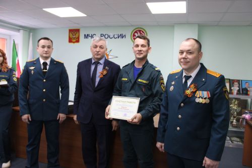 В Заинске пожарных поздравили с профессиональным праздником