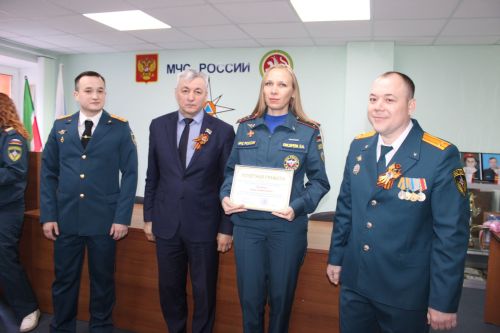 В Заинске пожарных поздравили с профессиональным праздником