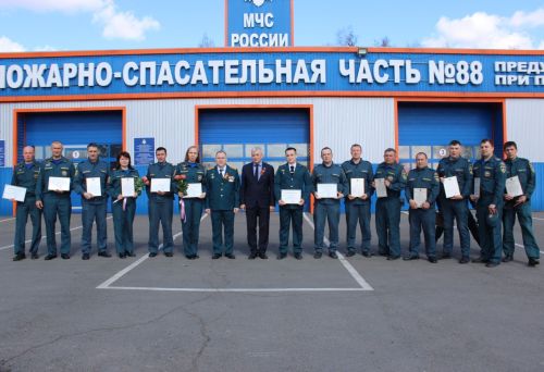 В Заинске пожарных поздравили с профессиональным праздником