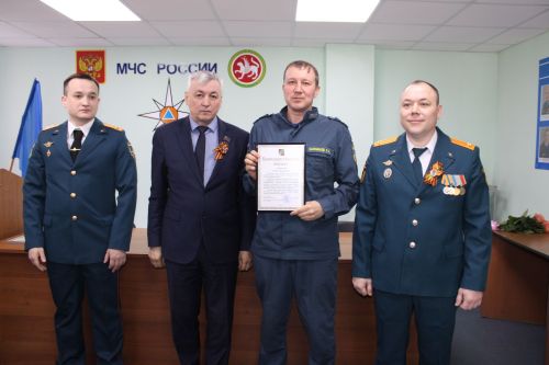 В Заинске пожарных поздравили с профессиональным праздником