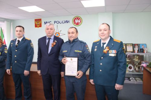 В Заинске пожарных поздравили с профессиональным праздником