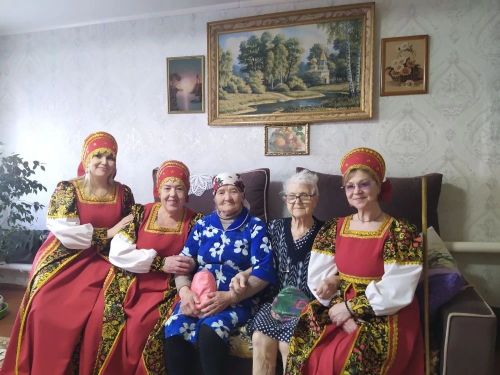 Мирный бистәсендә тыл хезмәтчәннәрен һәм сугыш ветераннарының балаларын хөрмәтлиләр
