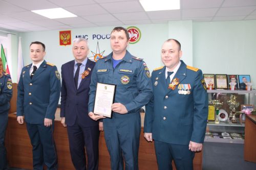 В Заинске пожарных поздравили с профессиональным праздником