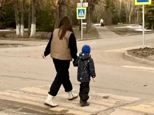 Юные инспекторы из группы «Одуванчик»: в «Дюймовочке» прошел необычный урок ПДД