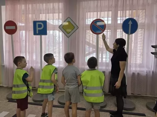 В заинском детском саду «Волшебная сказка» прошла акция «У ПДД каникул нет!»