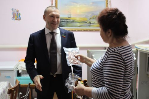 Депутат Ринат Фазылов Зәйгә эшлекле визит белән килде