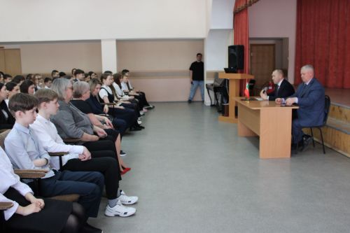 Депутат Ринат Фазылов Зәйгә эшлекле визит белән килде