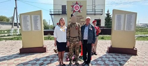 Югары Мәлемдә әтиле-уллы Ватаныбыз  сакчылары авыл халкын Җиңү көне белән котлады