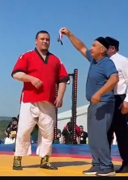 Зәй көрәшчесе Радик Сәлахов дөньякүләм бәйгедә кабат абсолют җиңүче