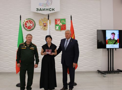 Зәйдә махсус хәрби операциядә һәлак булган геройларның гаиләләренә дәүләт бүләкләре тапшырылды