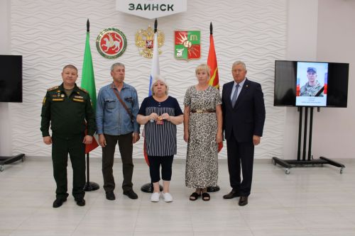 Зәйдә махсус хәрби операциядә һәлак булган геройларның гаиләләренә дәүләт бүләкләре тапшырылды