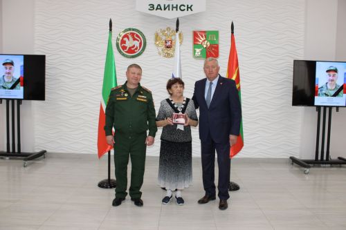 Зәйдә махсус хәрби операциядә һәлак булган геройларның гаиләләренә дәүләт бүләкләре тапшырылды