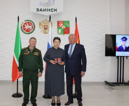 Зәйдә махсус хәрби операциядә һәлак булган геройларның гаиләләренә дәүләт бүләкләре тапшырылды