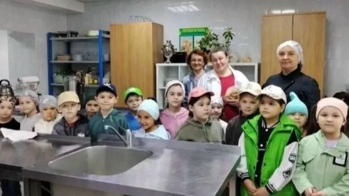 Зәйдә сабыйлар  политехник көллияткә килеп эретеп ябыштыручылар битлекләрен киеп карадылар һәм печеньелардан авыз иттеләр
