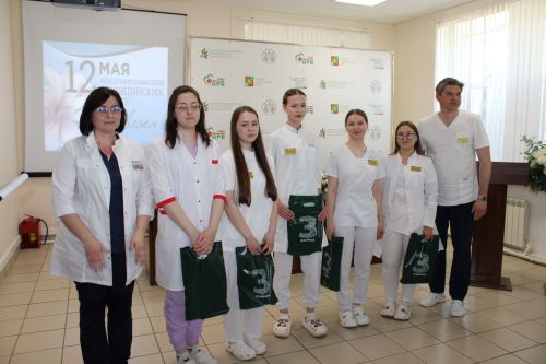 В Заинской ЦРБ отметили Международный день медицинской сестры