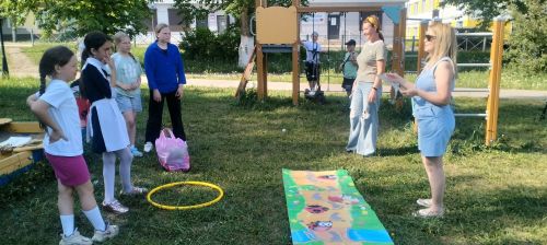 В парке Мирного прошла программа «Дорогою добра» для детей