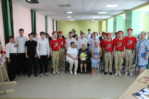 Россия Герое Сергей Чебневның әнисе белән очрашу: “Яшәргә көч бирә торган хәтер»