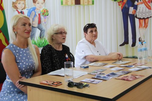 Россия Герое Сергей Чебневның әнисе белән очрашу: “Яшәргә көч бирә торган хәтер»