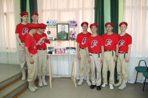 Россия Герое Сергей Чебневның әнисе белән очрашу: “Яшәргә көч бирә торган хәтер»