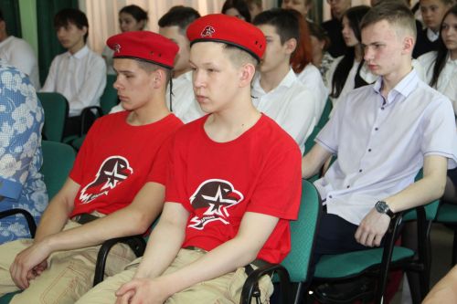 Россия Герое Сергей Чебневның әнисе белән очрашу: “Яшәргә көч бирә торган хәтер»