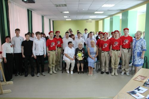 Россия Герое Сергей Чебневның әнисе белән очрашу: “Яшәргә көч бирә торган хәтер»