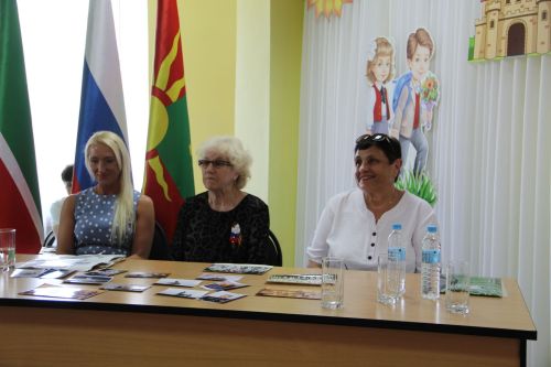 Россия Герое Сергей Чебневның әнисе белән очрашу: “Яшәргә көч бирә торган хәтер»