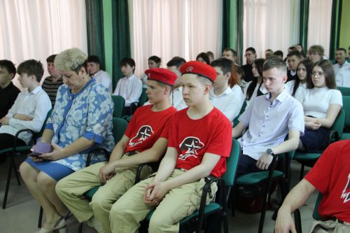 Россия Герое Сергей Чебневның әнисе белән очрашу: “Яшәргә көч бирә торган хәтер»
