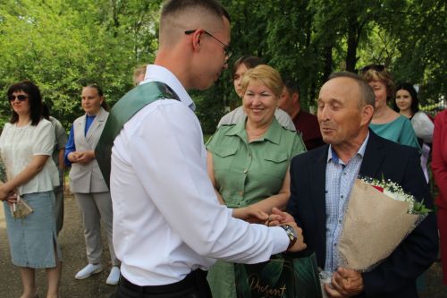 Мәктәпләрдә кыңгыраулар чыңлады