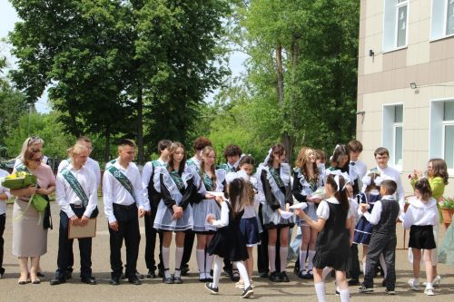 Мәктәпләрдә кыңгыраулар чыңлады