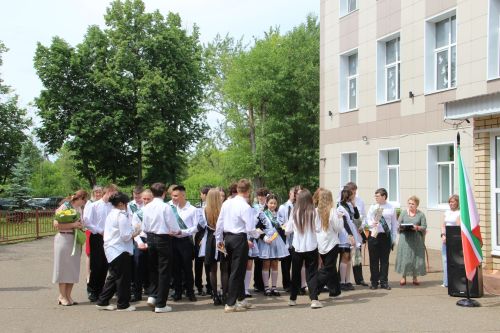 Мәктәпләрдә кыңгыраулар чыңлады