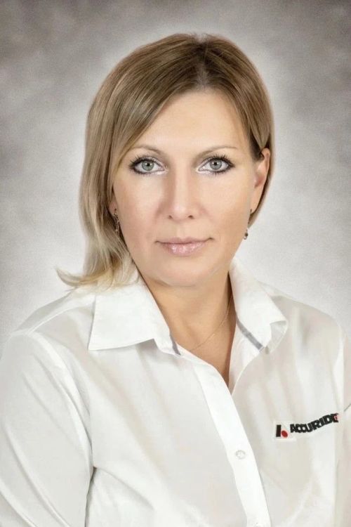 Екатерина Мизрина: «Особая благодарность — ветеранам. Тем, кто строил завод, кто запускал первые линии и кто не дал предприятию умереть в 90-е...»