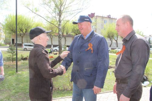 В Заинске на бульваре Победы высадили декоративные яблони к 9 Мая