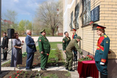Зәйдә махсус хәрби операциядә батырларча һәлак булган майор Сергей Петрушенко истәлегенә мемориаль такта ачылды