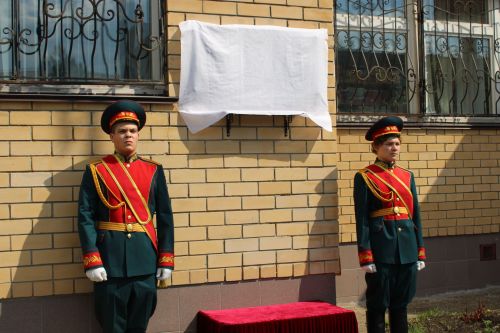 Зәйдә махсус хәрби операциядә батырларча һәлак булган майор Сергей Петрушенко истәлегенә мемориаль такта ачылды