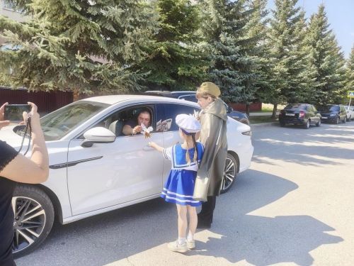 В Заинске прошла патриотическая акция «Георгиевская ленточка» с участием юных инспекторов движения