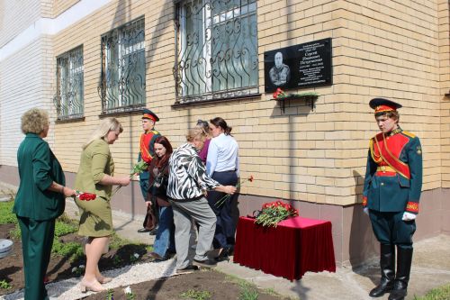 Зәйдә махсус хәрби операциядә батырларча һәлак булган майор Сергей Петрушенко истәлегенә мемориаль такта ачылды