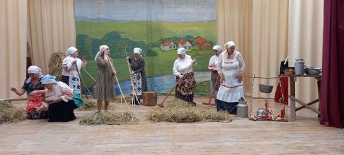 Спектакль «Бабоньки» в ГДК Мирный: женская доля в годы войны на сцене
