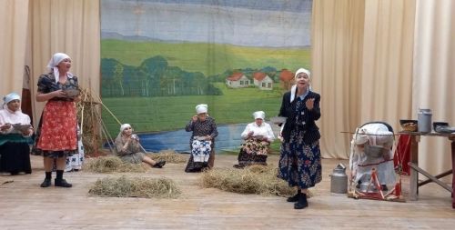 Спектакль «Бабоньки» в ГДК Мирный: женская доля в годы войны на сцене