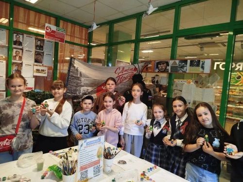 Маленькие герои и большая Победа: в Центре местного сообщества Заинска прошёл трогательный мастер-класс