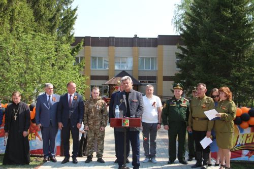 Зәйнең Мирный бистәсендә Ватанны саклаучыларга һәйкәл ачылудан фоторепортаж