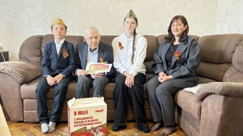 Татарстан Дәүләт Советы  депутаты Рияз Комаров һәм «Радость» үзәге Зәй ветераннарын Җиңү көне белән котлады