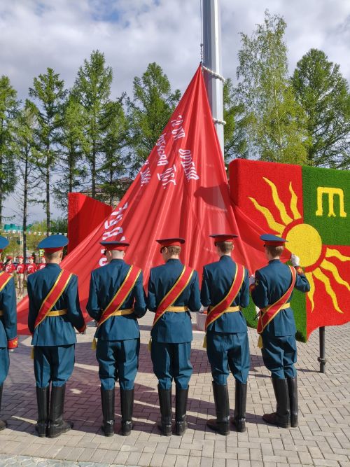В Заинске подняли Знамя Победы