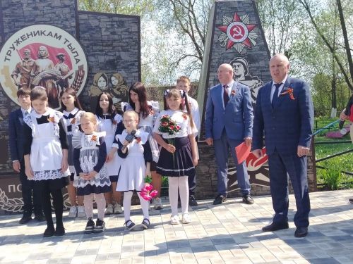 Урта Багражда үткән митингта үз геройларына мемориаль такта  ачылды